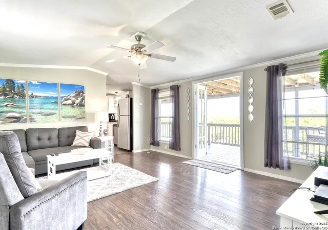 Photo 4 of Sale Pending at 805 Lakeview Loop, Canyon Lake, TX 78133 | MLS# 1914249 | Listing updated on 2025-12-31