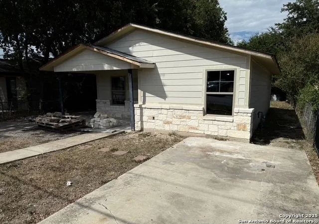 Photo 1 of Single family home for sale at 525 Saltillo, San Antonio, TX 78207 | MLS# 1914254 | Listing updated on 2026-01-09