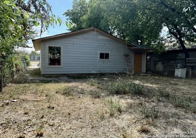 Photo 3 of Single family home for sale at 525 Saltillo, San Antonio, TX 78207 | MLS# 1914254 | Listing updated on 2026-01-09