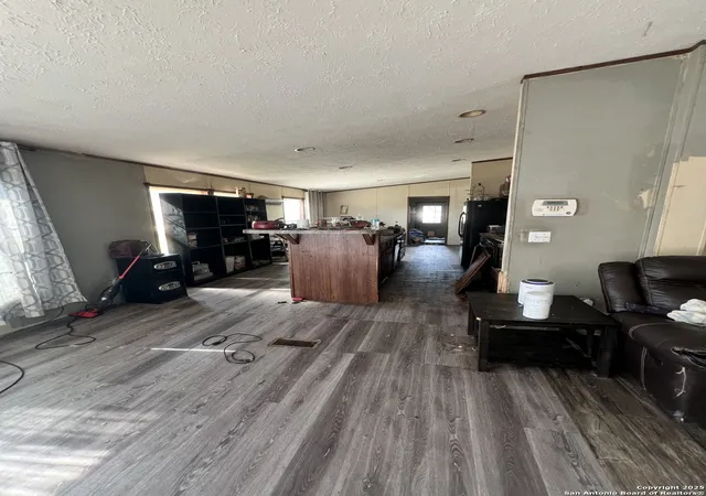 Photo 4 of Sale Pending at 18637 County Rd 371, Rio Medina, TX 78066 | MLS# 1914259 | Listing updated on 2025-11-23