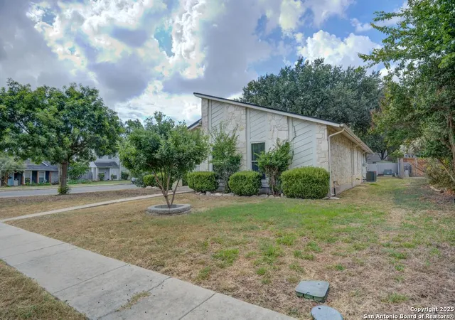 Photo 3 of Sale Pending at 13703 Stony Forest Dr, San Antonio, TX 78231 | MLS# 1914269 | Listing updated on 2026-03-27