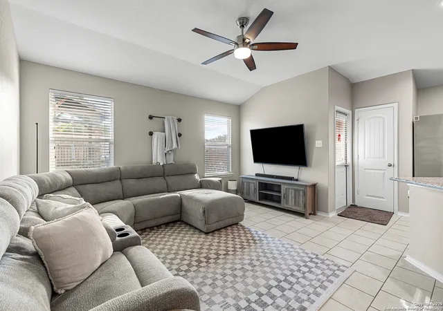 Photo 3 of Sale Pending at 139 Kildeer Crk, San Antonio, TX 78253 | MLS# 1914283 | Listing updated on 2026-03-23