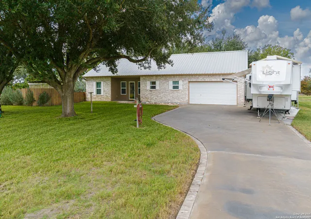 Photo 2 of Single family home for sale at 162 Peninsula Dr, Mathis, TX 78368 | MLS# 1914302 | Listing updated on 2026-03-02