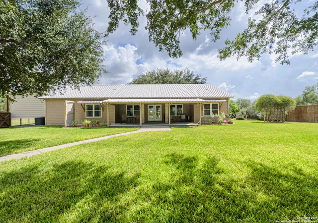 Photo 3 of Single family home for sale at 162 Peninsula Dr, Mathis, TX 78368 | MLS# 1914302 | Listing updated on 2026-03-02
