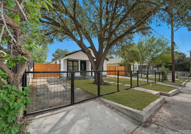 2nd image of 114 Alexander, San Antonio, TX 78201 | MLS# 1914311
