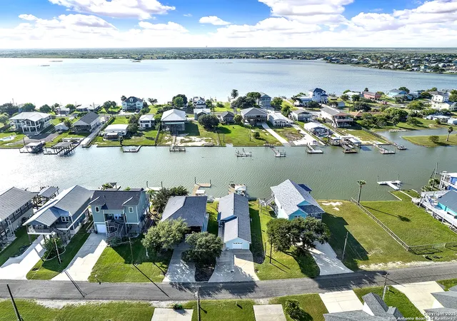 3rd image of 201 Ridge Harbor Dr, Rockport, TX 78382 | MLS# 1914316