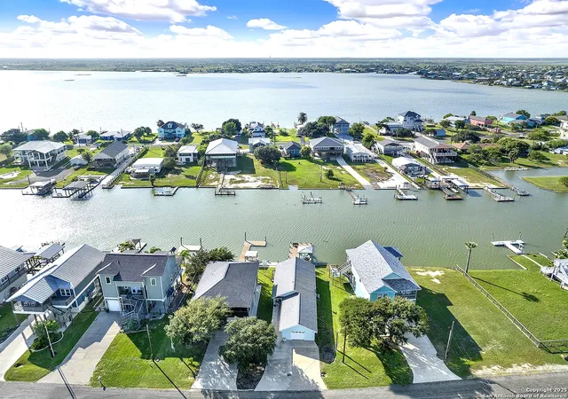 4th image of 201 Ridge Harbor Dr, Rockport, TX 78382 | MLS# 1914316