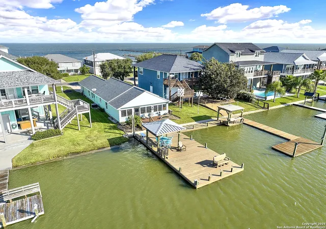 41st image of 201 Ridge Harbor Dr, Rockport, TX 78382 | MLS# 1914316