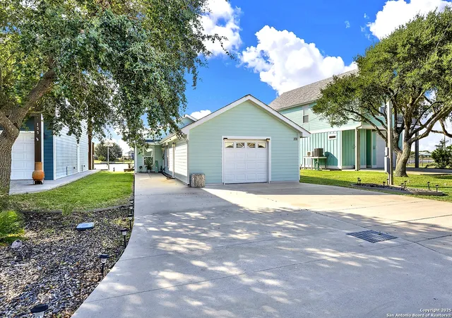 5th image of 201 Ridge Harbor Dr, Rockport, TX 78382 | MLS# 1914316