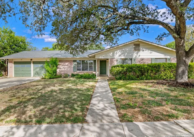 Photo 1 of Sale Pending at 915 Tamworth Dr, San Antonio, TX 78213 | MLS# 1914332 | Listing updated on 2026-02-23