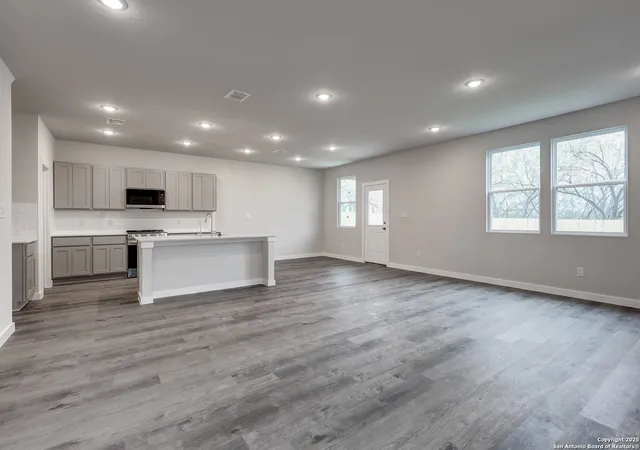 4th image of 9015 Sand Dune Vis, San Antonio, TX 78222 | MLS# 1914368