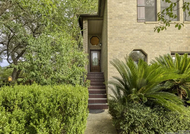 Photo 2 of Sale Pending at 14003 Cougar Rock Dr, San Antonio, TX 78230 | MLS# 1914373 | Listing updated on 2025-11-17