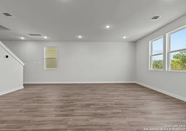 4th image of 9024 Sand Dune Vis, San Antonio, TX 78222 | MLS# 1914376