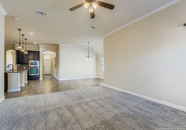 Photo 4 of Sale Pending at 17820 Oxford Mt, Helotes, TX 78023 | MLS# 1914386 | Listing updated on 2025-12-06