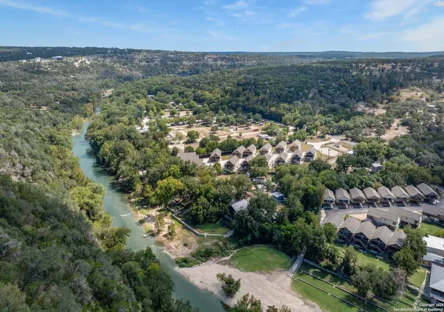 2nd image of 114 River Villa Ct, New Braunfels, TX 78132