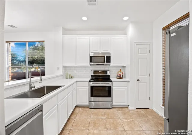 Photo 2 of Sale Pending at 26918 Redstone Hl, San Antonio, TX 78261 | MLS# 1914410 | Listing updated on 2025-12-01