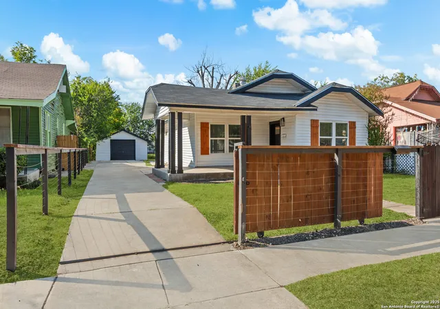 Photo 3 of Single family home for sale at 726 E Highland Blvd, San Antonio, TX 78210 | MLS# 1914414 | Listing updated on 2026-09-04