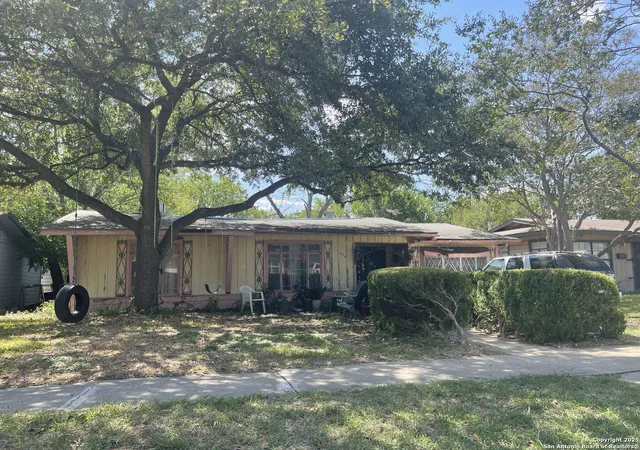 Photo 2 of Single family home for sale at 326 Laurelwood Dr, San Antonio, TX 78213 | MLS# 1914485 | Listing updated on 2025-12-01