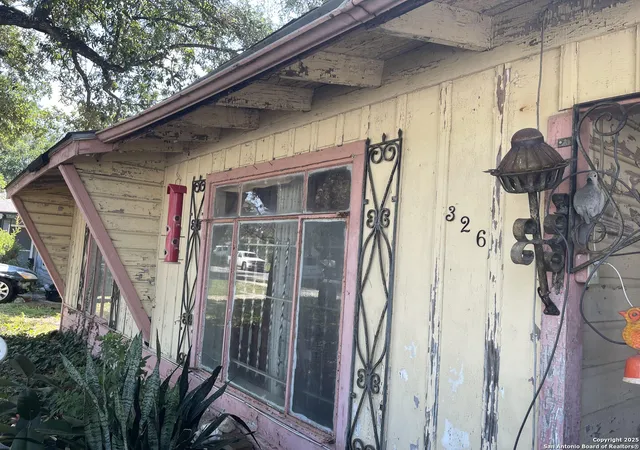 Photo 3 of Single family home for sale at 326 Laurelwood Dr, San Antonio, TX 78213 | MLS# 1914485 | Listing updated on 2025-12-01