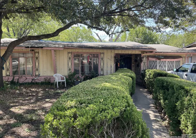 Photo 1 of Single family home for sale at 326 Laurelwood Dr, San Antonio, TX 78213 | MLS# 1914485 | Listing updated on 2025-12-01