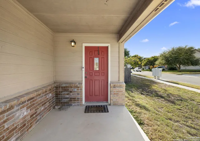 Photo 3 of Single family home for sale at 100 Cypress Willow, Cibolo, TX 78108 | MLS# 1914495 | Listing updated on 2026-01-25