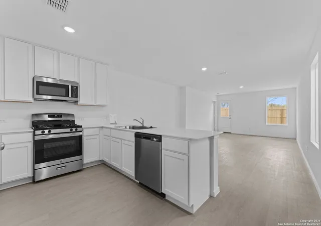 Photo 3 of Sale Pending at 7330 Brownleaf Dr, San Antonio, TX 78227 | MLS# 1914508 | Listing updated on 2026-08-28