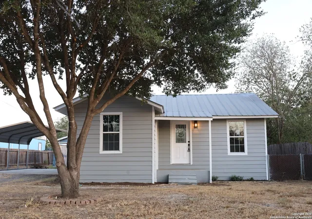 Photo 1 of Sale Pending at 920 Maple, Jourdanton, TX 78026 | MLS# 1914544 | Listing updated on 2025-11-25
