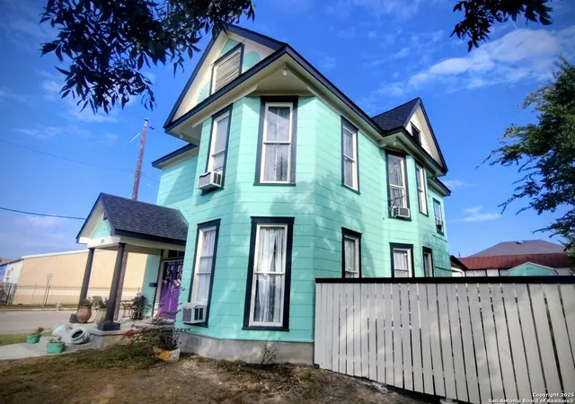 Photo 3 of Multi family home for sale at 1901 Interstate 35, San Antonio, TX 78208 | MLS# 1914547 | Listing updated on 2026-07-17