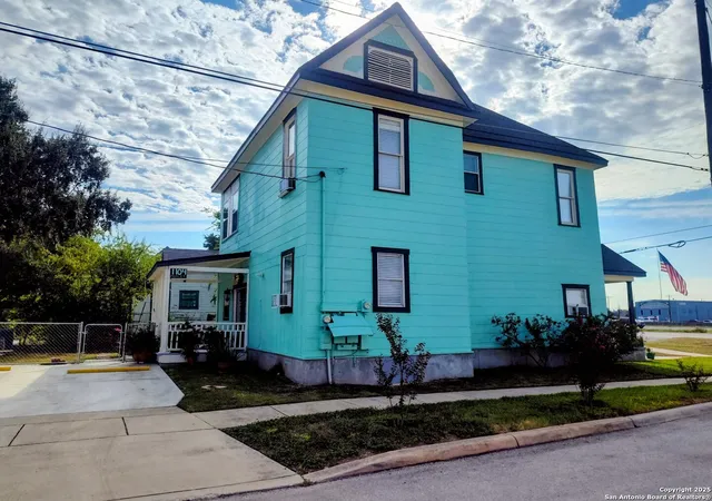 Photo 4 of Multi family home for sale at 1901 Interstate 35, San Antonio, TX 78208 | MLS# 1914547 | Listing updated on 2026-07-17
