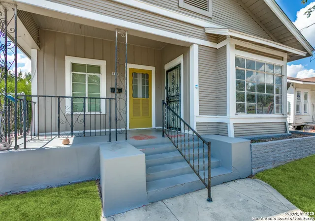 Photo 3 of Sale Pending at 415 Wickes, San Antonio, TX 78210 | MLS# 1914550 | Listing updated on 2025-10-28