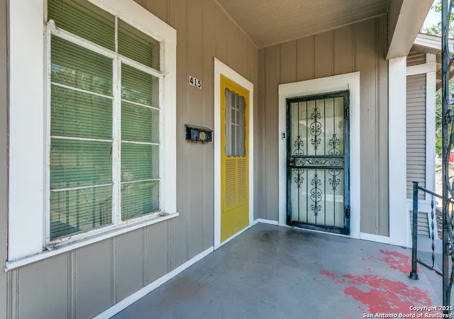 Photo 3 of Sale Pending at 415 Wickes, San Antonio, TX 78210 | MLS# 1914550 | Listing updated on 2025-10-28