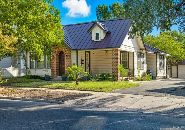 Photo 1 of Sale Pending at 611 S Austin, Seguin, TX 78155 | MLS# 1914736 | Listing updated on 2025-11-07