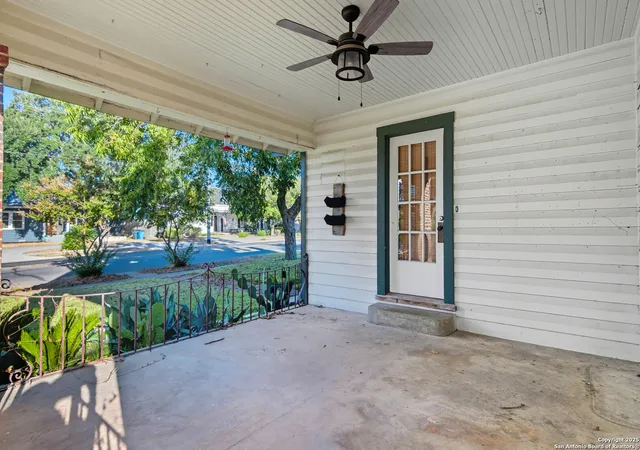 Photo 3 of Sale Pending at 611 S Austin, Seguin, TX 78155 | MLS# 1914736 | Listing updated on 2025-11-07