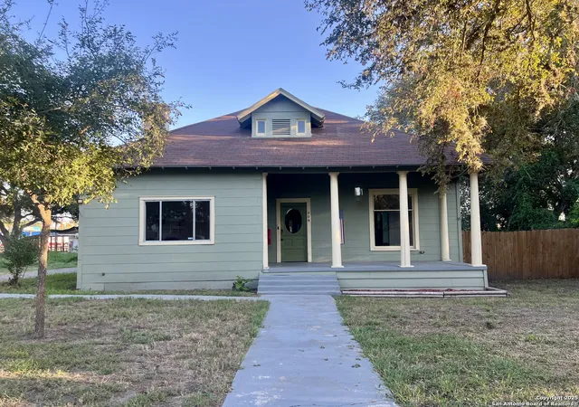 Photo 1 of Single family home for sale at 508 E Corpus Christi, Beeville, TX 78102 | MLS# 1914747 | Listing updated on 2025-10-22