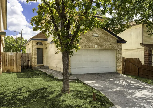 Photo 3 of Sale Pending at 9210 Gillcross Way, San Antonio, TX 78250 | MLS# 1914768 | Listing updated on 2026-04-27