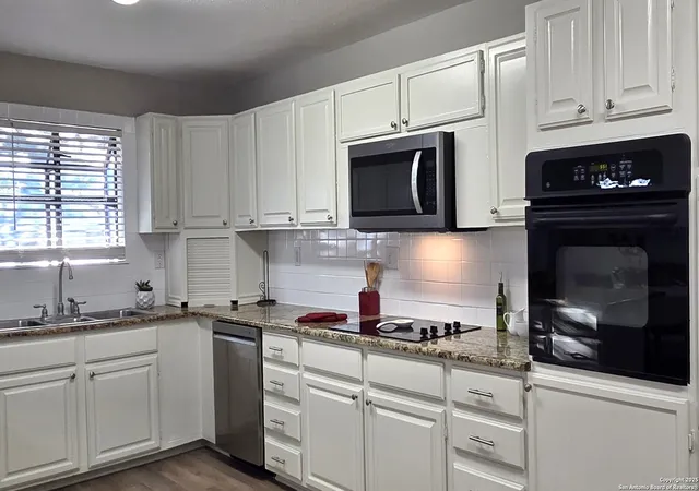 Photo 3 of Sale Pending at 7530 Meadow Green, San Antonio, TX 78251 | MLS# 1914770 | Listing updated on 2025-10-28