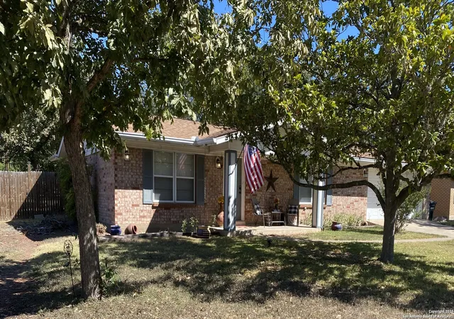 Photo 2 of Sale Pending at 119 Laurel Way, Kerrville, TX 78028 | MLS# 1914908 | Listing updated on 2025-11-11