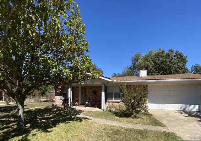 Photo 3 of Sale Pending at 119 Laurel Way, Kerrville, TX 78028 | MLS# 1914908 | Listing updated on 2025-11-11