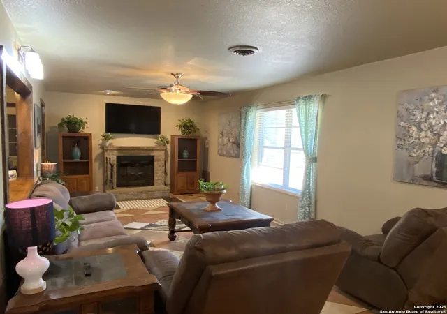 Photo 4 of Sale Pending at 119 Laurel Way, Kerrville, TX 78028 | MLS# 1914908 | Listing updated on 2025-11-11