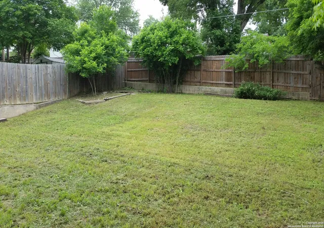 Photo 3 of Sale Pending at 113 Little Oaks, San Antonio, TX 78233 | MLS# 1914945 | Listing updated on 2025-11-11