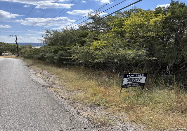 Photo 1 of Sale Pending at 2870 Skyline, Canyon Lake, TX 78133 | MLS# 1914954 | Listing updated on 2026-08-18