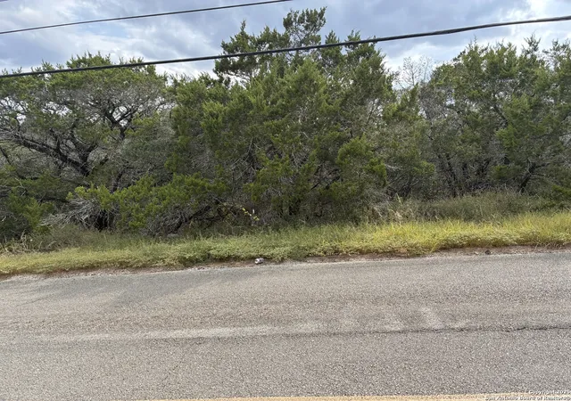 Photo 2 of Sale Pending at 2870 Skyline, Canyon Lake, TX 78133 | MLS# 1914954 | Listing updated on 2026-08-18