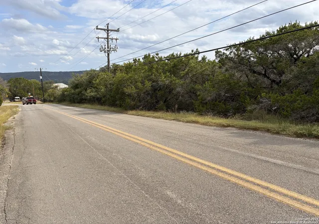 Photo 3 of Sale Pending at 2870 Skyline, Canyon Lake, TX 78133 | MLS# 1914954 | Listing updated on 2026-08-18