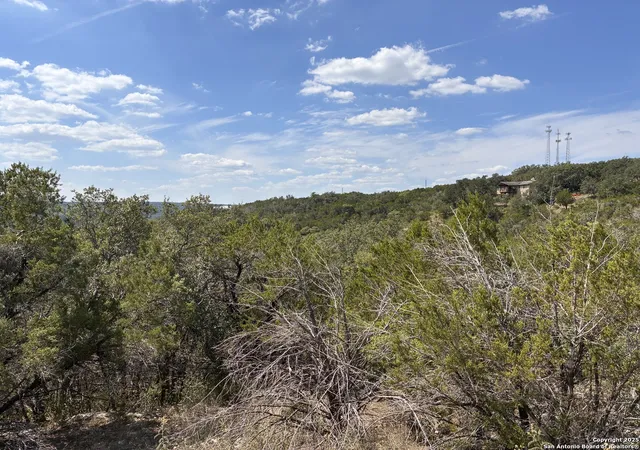 Photo 4 of Sale Pending at 2870 Skyline, Canyon Lake, TX 78133 | MLS# 1914954 | Listing updated on 2026-08-18