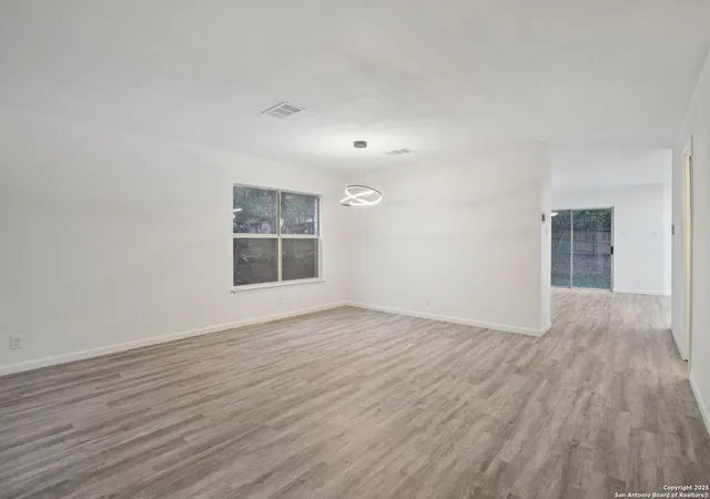 Photo 4 of Single family home for sale at 1923 Town Oak, San Antonio, TX 78232 | MLS# 1914957 | Listing updated on 2025-12-18
