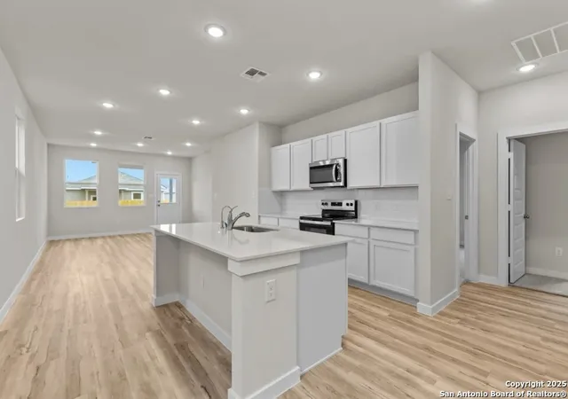 Photo 3 of Sale Pending at 2515 Rambo Dr, San Antonio, TX 78224 | MLS# 1914964 | Listing updated on 2025-10-16
