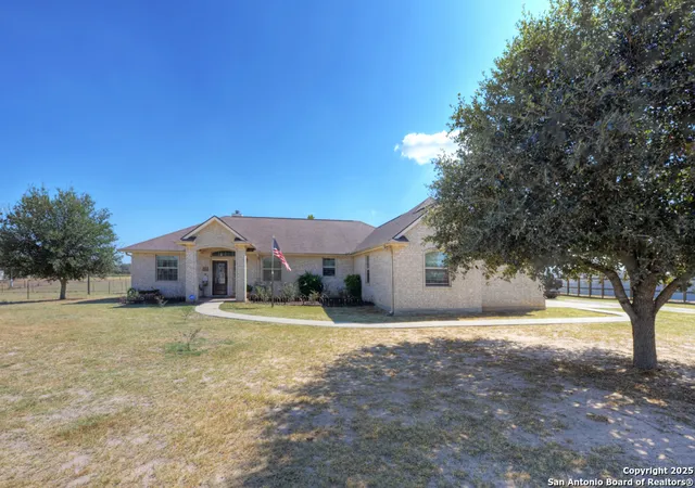 Photo 3 of Single family home for sale at 239 S Palo Alto, Floresville, TX 78114 | MLS# 1914987 | Listing updated on 2025-10-27