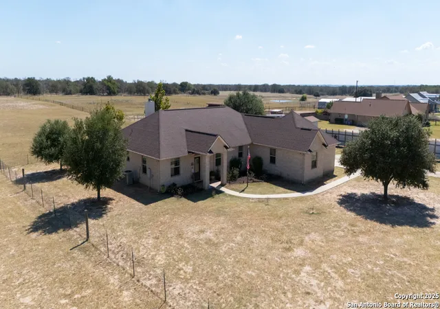 Photo 1 of Single family home for sale at 239 S Palo Alto, Floresville, TX 78114 | MLS# 1914987 | Listing updated on 2025-10-27