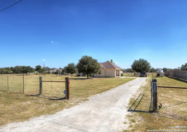Photo 3 of Single family home for sale at 239 S Palo Alto, Floresville, TX 78114 | MLS# 1914987 | Listing updated on 2025-10-27
