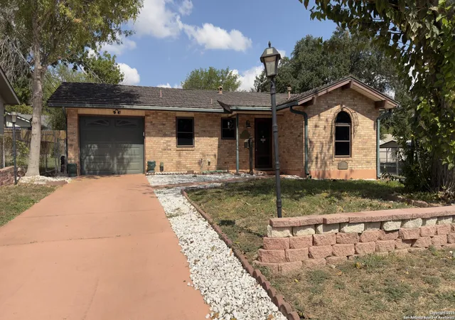 Photo 2 of Single family home for sale at 1639 Fair Avenue, San Antonio, TX 78223 | MLS# 1915001 | Listing updated on 2025-10-24